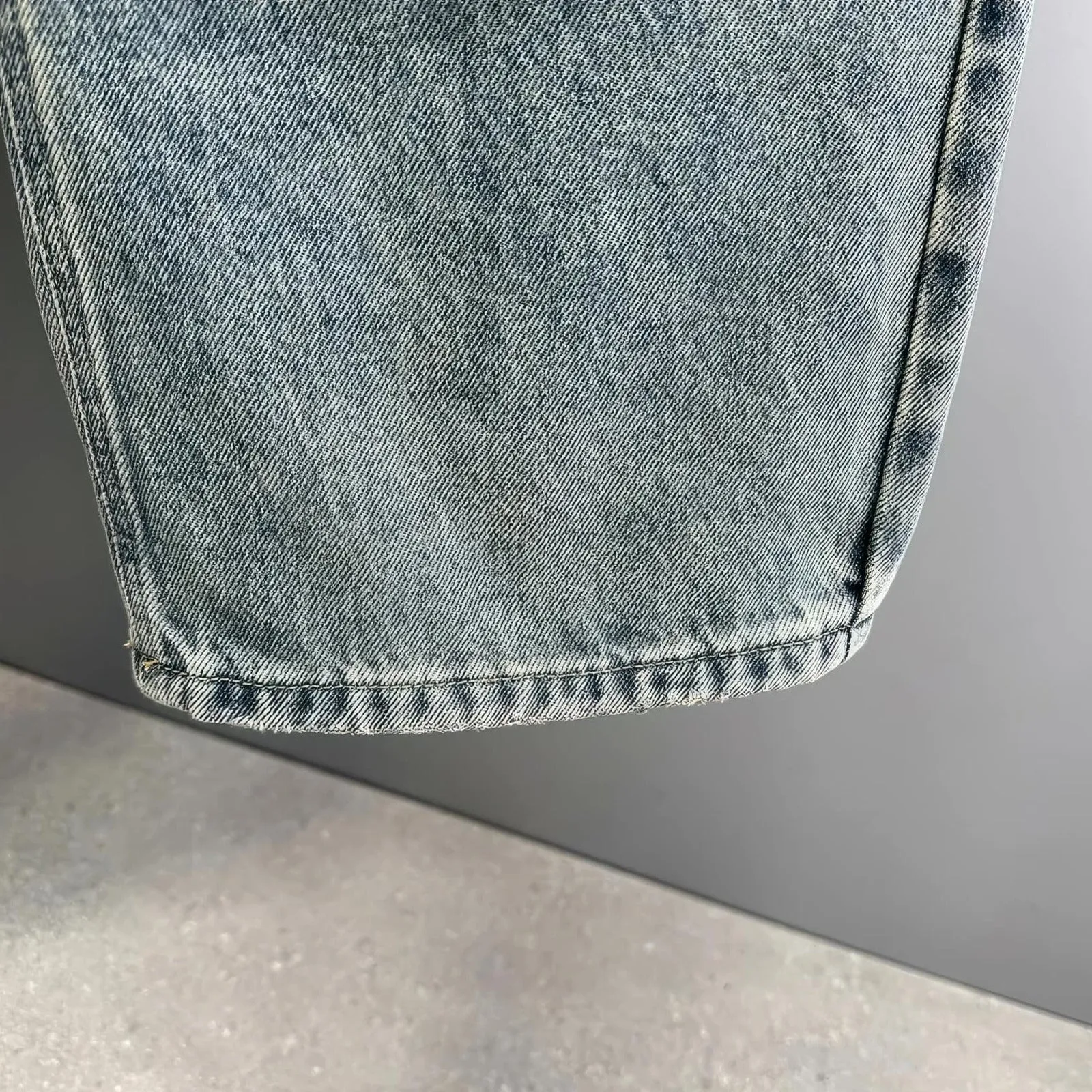 Distressed Wide-Leg 90's Baggy Blue Jeans
